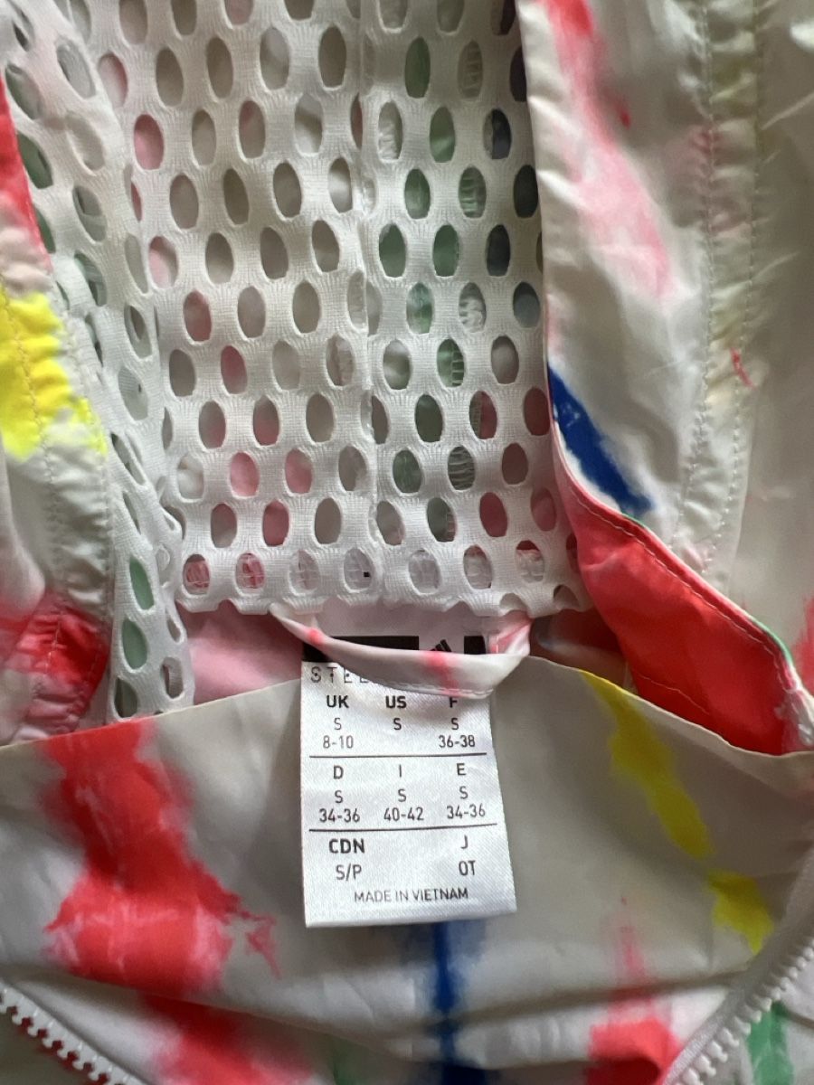 Adidas Giacche & Cappotti: Windbreaker mit Kapuze bunt gemustert. – Nuovo (secondo la descrizione) da Villmergen venduto da KIWI7983 2