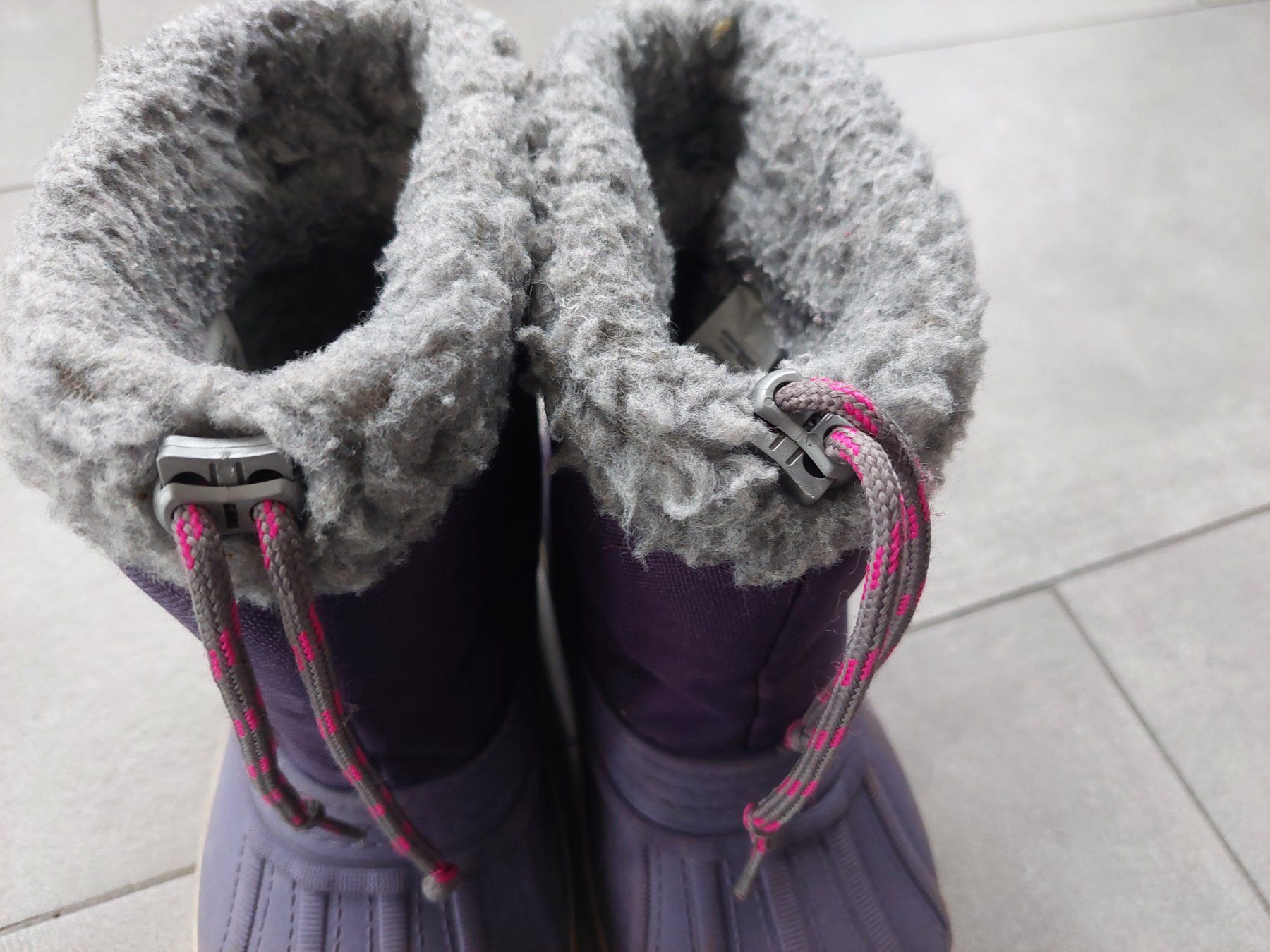 Scarpe per ragazze: Winterstiefel / Schneeschuhe von Stups Gr. 30 / 31 – Usato da Wiesendangen venduto da troawus 1
