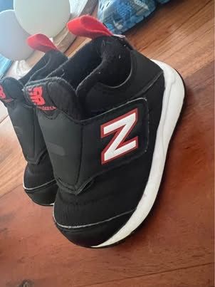 New Balance Scarpe per ragazzi: 3x Marken Baby Schuhe  – Usato da St. Gallen venduto da Emifrei 1