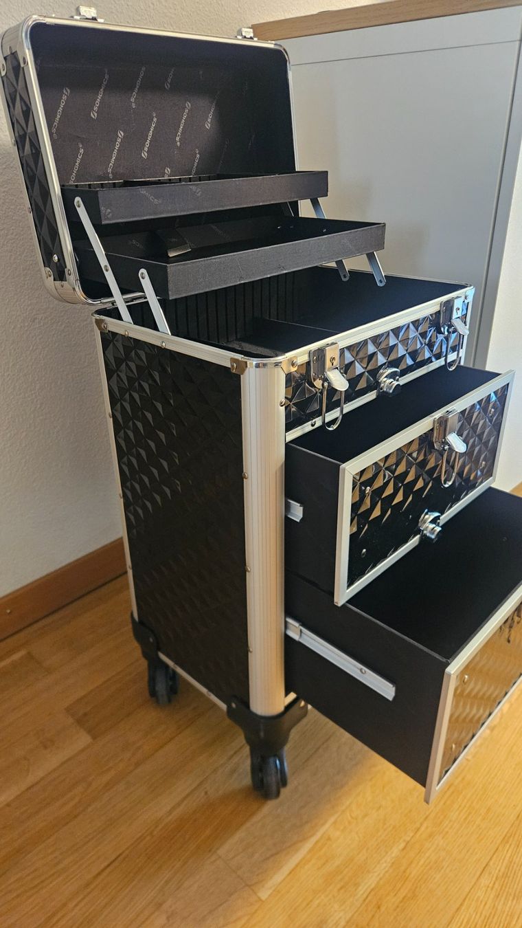 Attrezzature per parrucchieri: Trolley beauty-case – Usato da Villmergen venduto da alluette 1