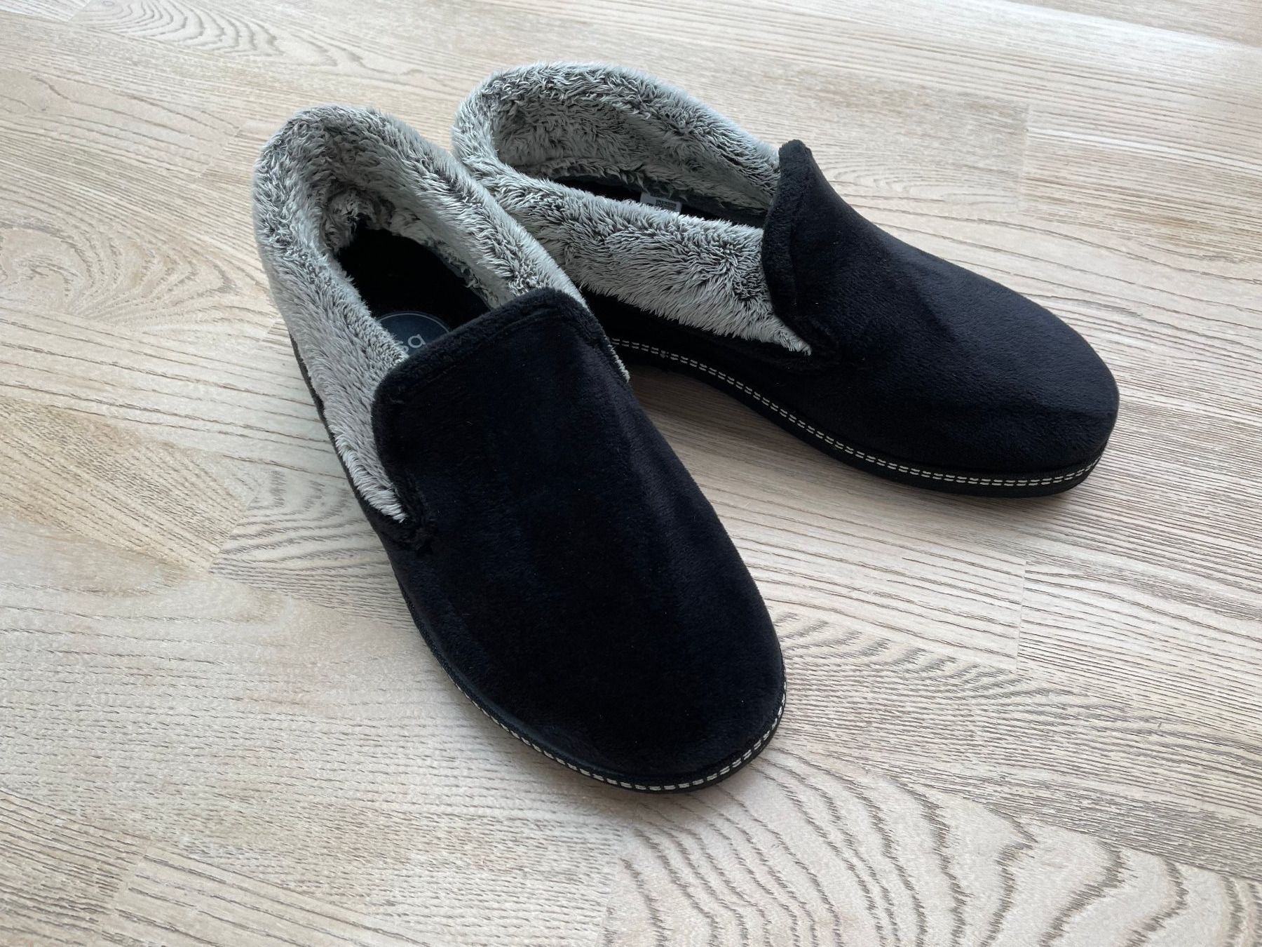 Damenschuhe: Hausschuhe neuwertig in Gr. 36 – Gebraucht aus Schnaus von sueg01