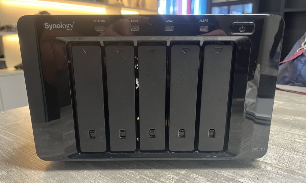 Verkaufe ein gebrauchtes Synology DS1511+ NAS-System. (Gebraucht) in ...