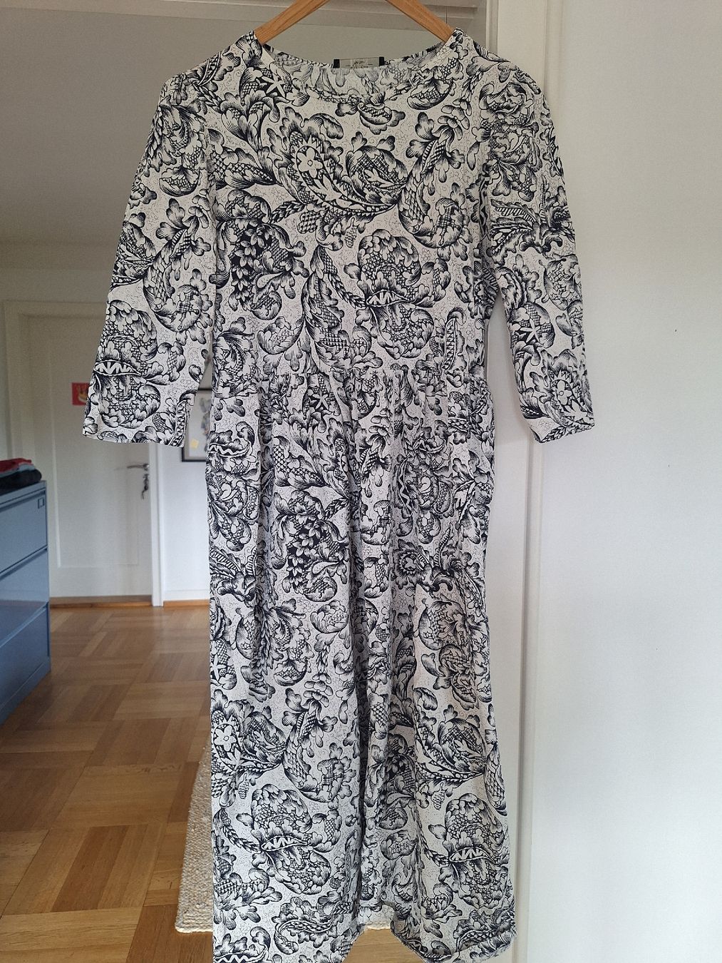 Max Mara Vestiti: Weekend MaxMara Kleid mit Blumenmuster Gr. 38 – Usato da Luzern venduto da j.p 1