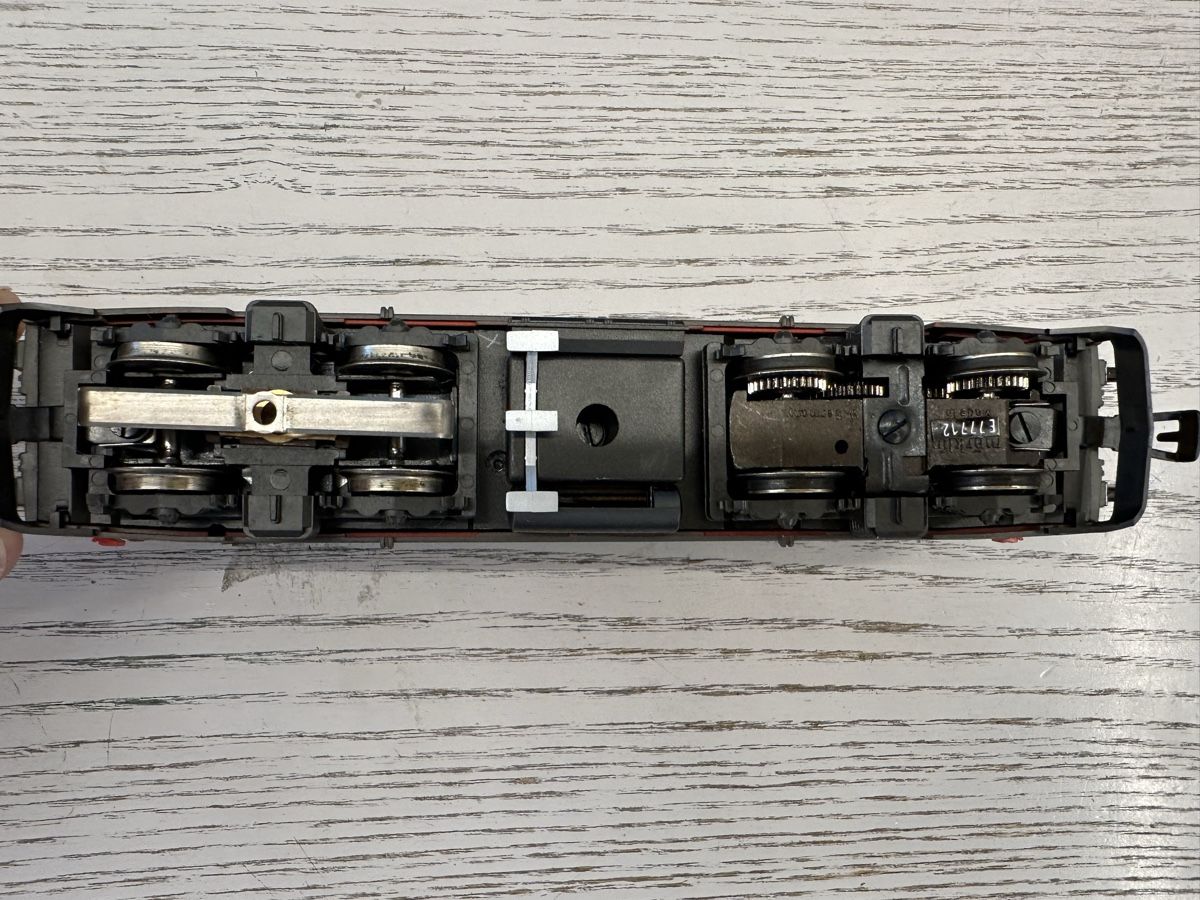 Märklin Modellini di ferrovie: Märklin 3330 SBB Re 4/4 IV – Nuovo (secondo la descrizione) da Lupsingen venduto da New-Haven 4