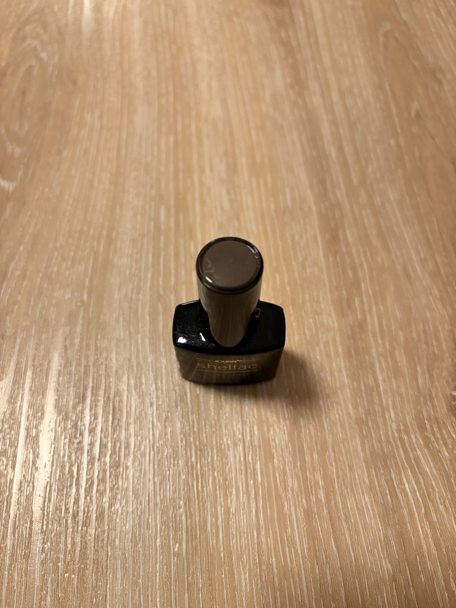 Smalto per unghie: Jolifin Laveni Shellac – Usato da Jonschwil venduto da sab_5gmn