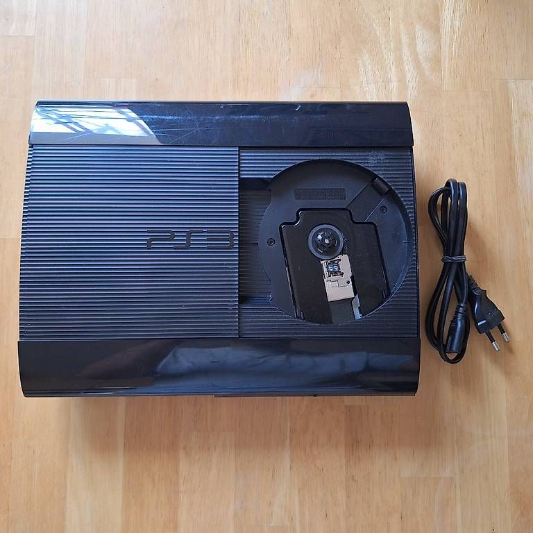 Sony Console: Sony PlayStation 3 inkl. 3 COD-Spiele – Usato da Solothurn venduto da Nojted 1