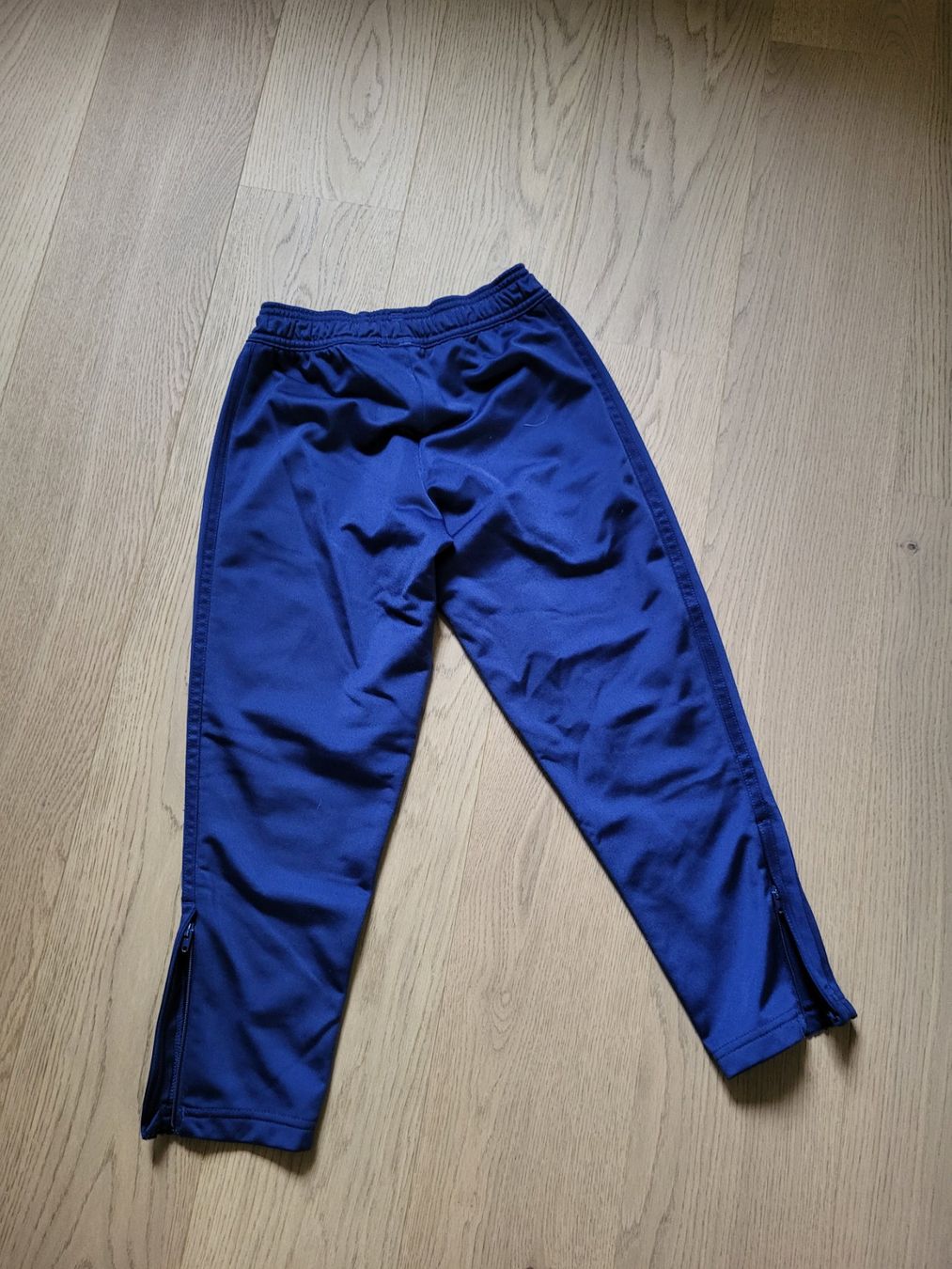 Adidas Pantaloni: Adidas - pantalon jogging  -  116cms – Nuovo (secondo la descrizione) da Zumikon venduto da cozurich 1