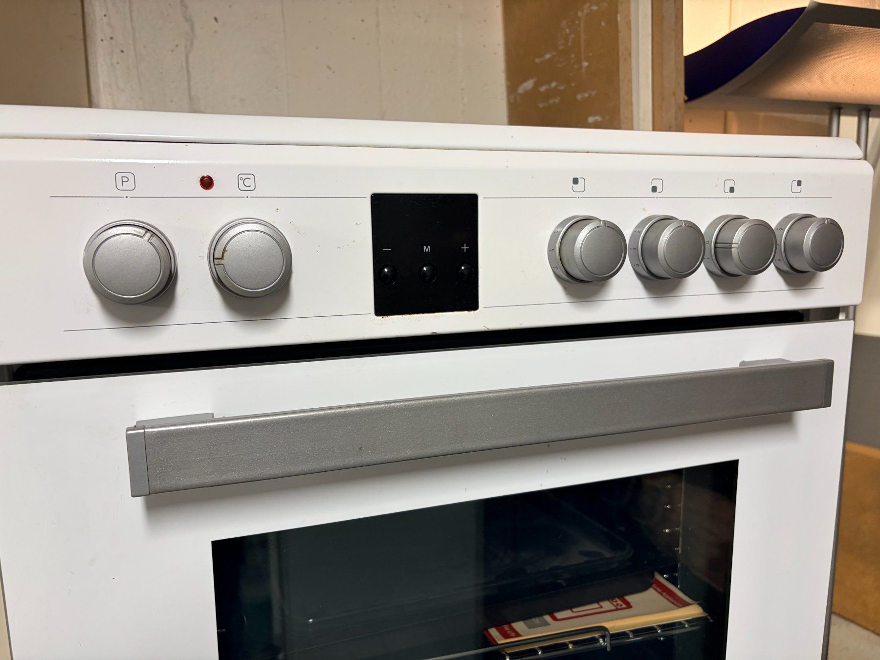 Herde: Cuisinière Sharp avec plaque induction et four - blanc – Gebraucht aus Collombey von mbk1870 3
