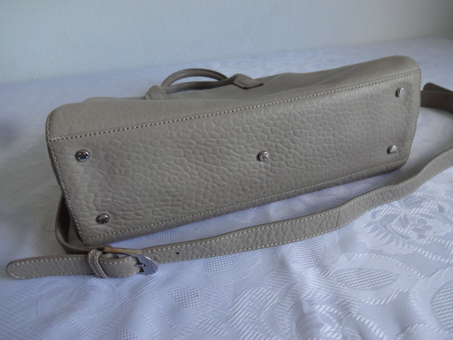 Aigner Borse da donna: Orig. "" AIGNER "" Hand oder Umhänge Leder Tasche – Nuovo (secondo la descrizione) da Frauenfeld venduto da Riaa 4