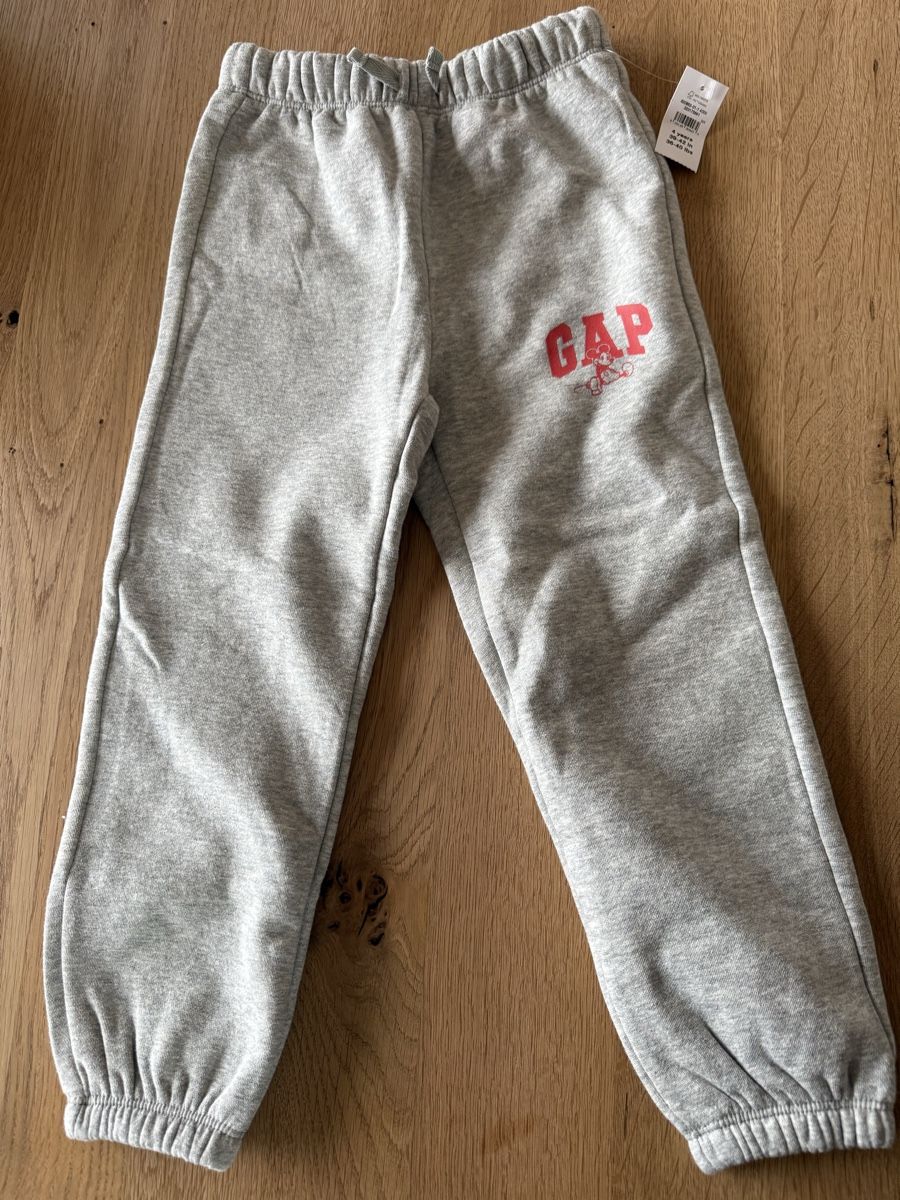 Gap Lotti di vestiti: GAP Disney Trainer Mickey Mouse Grösse 4Y – Nuovo e nell'imballaggio originale da Goldswil venduto da Fisel 6