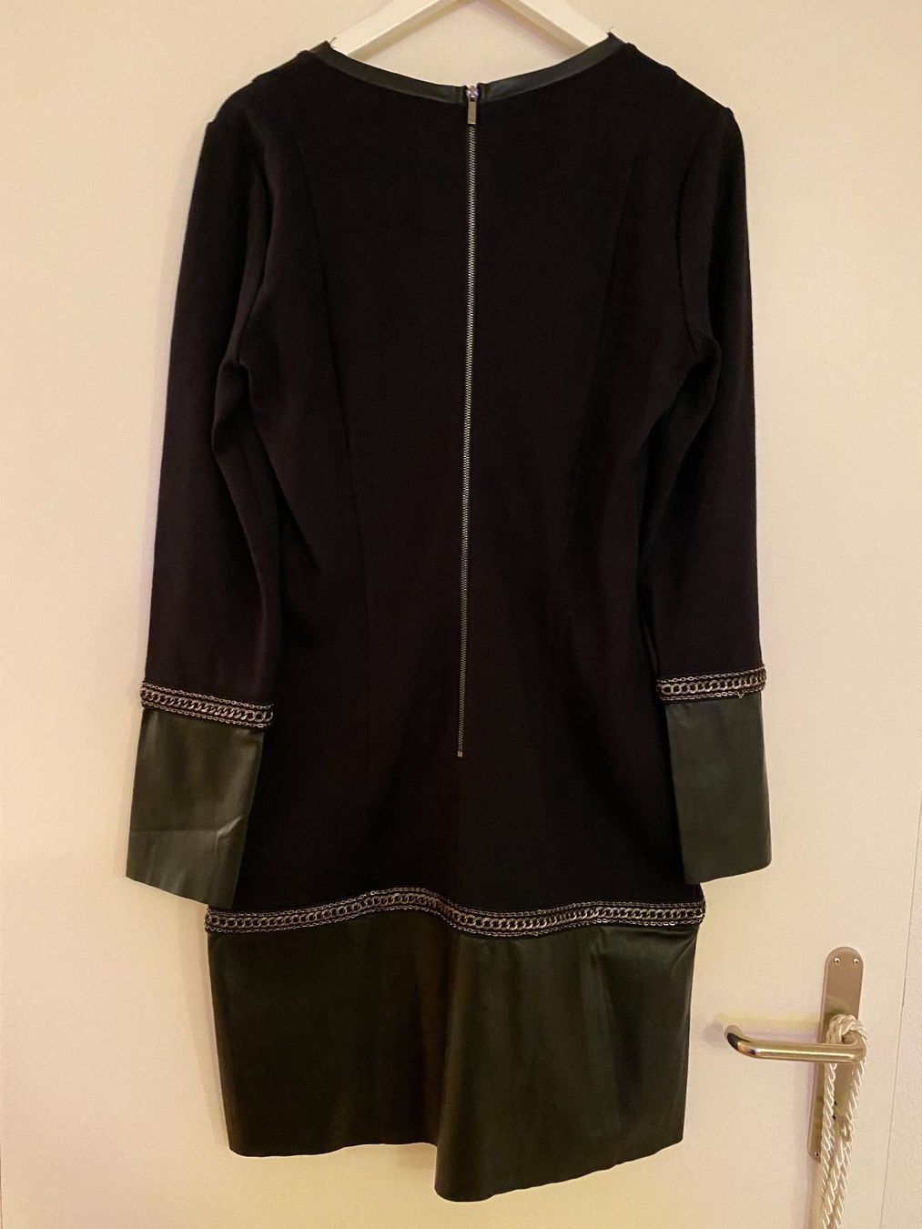 Morgan Vestiti: Kleid mit Kunstleder-Detail von Morgan – Nuovo (secondo la descrizione) da Zürich venduto da Maria2021 1
