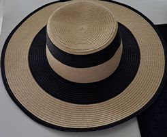 Chapeau de soleil femme rayé noir et beige neuf