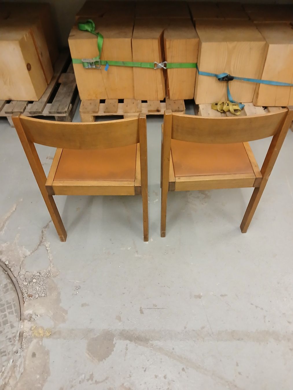Horgen Glarus Stühle: 2 HORGEN GLARUS HOLZSTÜHLE MIT LEDERSITZFLÄCHE – Gebraucht aus Eggenwil von wydl 4