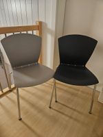 2 Stühle, stapelbar, Sitzschale Kunststoff, Metallgestell