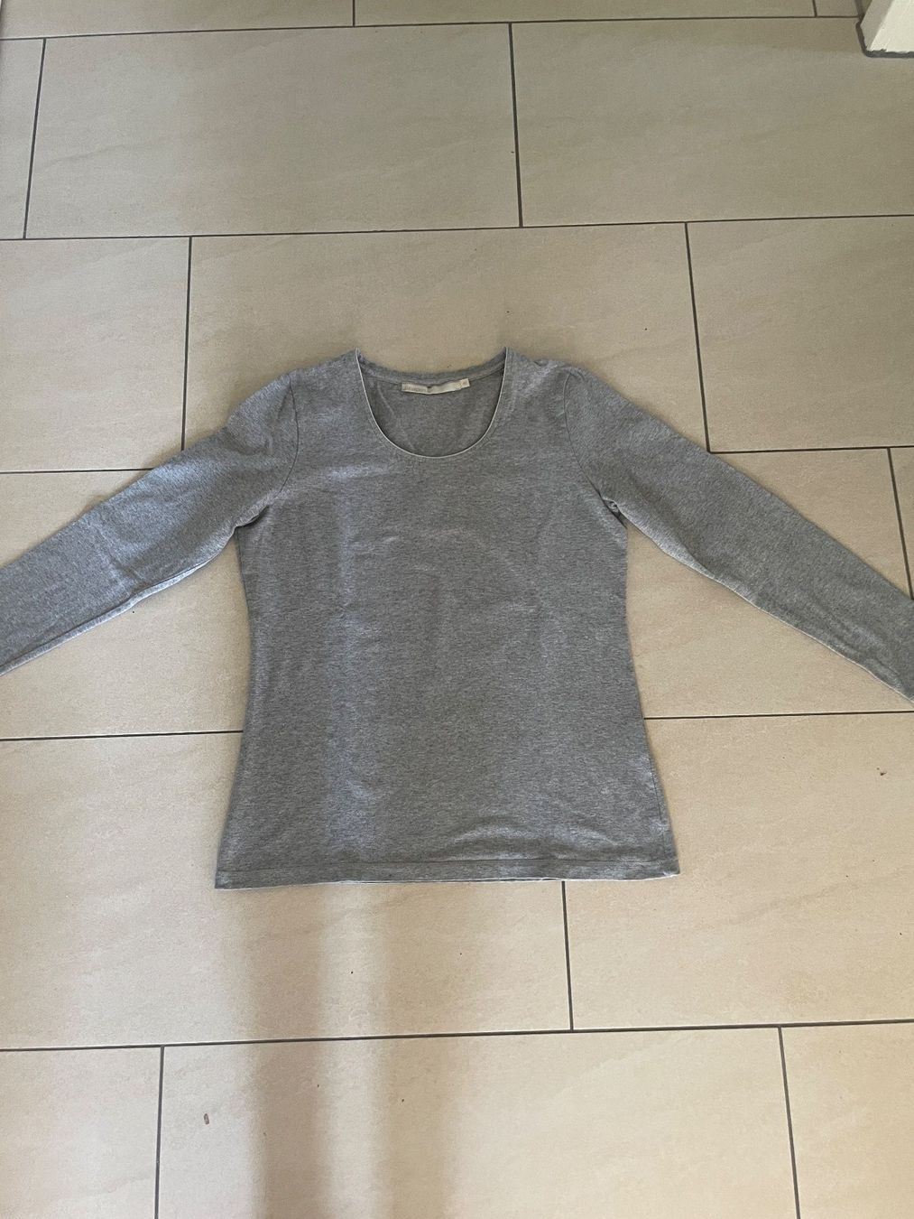 T-shirt: Langarmshirt, grau Grösse 40 – Usato da Münchenstein venduto da ann_2n6y 4