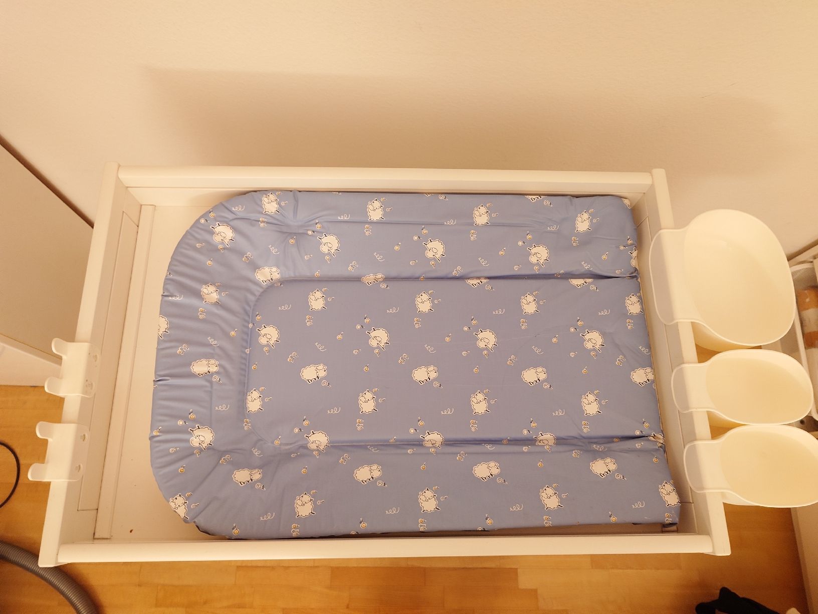 Ikea Fasciatoi & Accessori: Ikea Wickeltisch + Chicco Windeleimer – Usato da Uster venduto da snowy_6 4