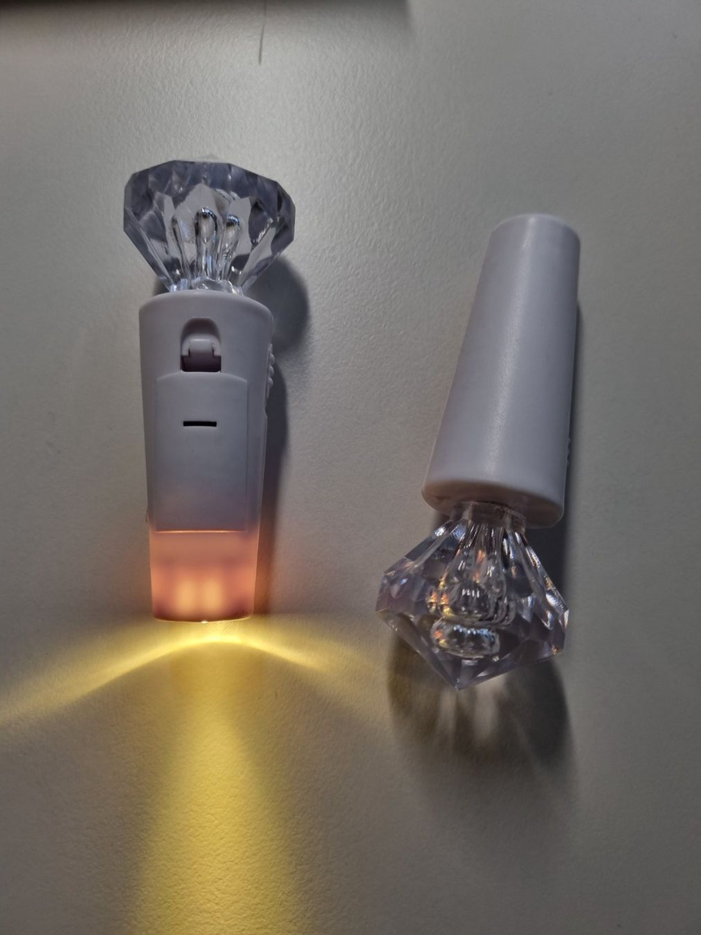 Lichterketten & Leisten: 2 LICHTER MIT KUNSTSTOFF DIAMANT FÜR FLASCHENHALS ODER DEKO – Neu und originalverpackt aus Zofingen von Felpa 2