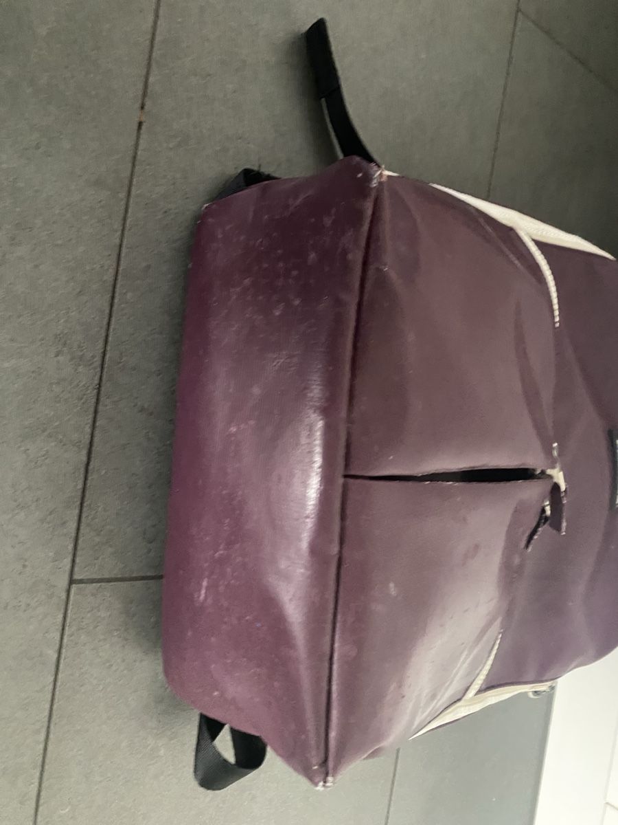 Freitag Zaini: Freitag Rucksack Fringe aubergine – Usato da Muri AG venduto da sonneblueme10 1