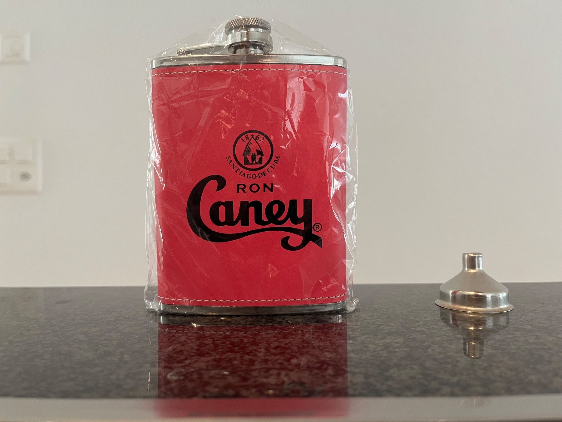 Attrezzatura & Pezzi di ricambio: Feldflasche Ron Caney rot mit Trichter und 2 Bechern neu – Nuovo e nell'imballaggio originale da Boll venduto da pet_p87r