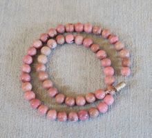 Perlenkette Rhodonit, neu aufgezogen.