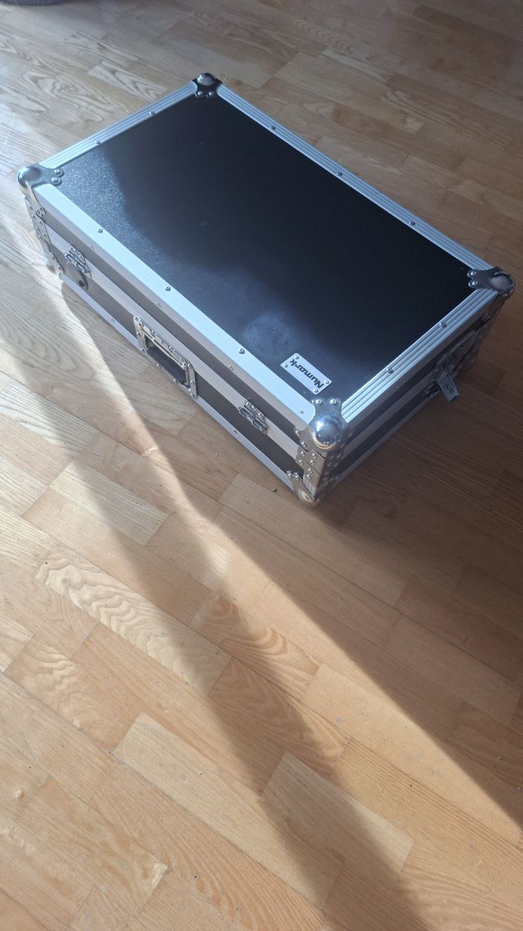 Numark Console di mixaggio: DJ Mischpult  Numark Mixdeck + Case – Nuovo (secondo la descrizione) da Schliern b. Köniz venduto da swe_6q9l 9