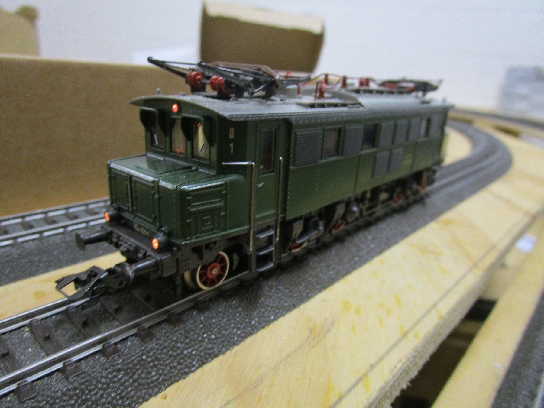 Märklin Modellini di ferrovie: Märklin 4039 DB BR 104 – Usato da Effretikon venduto da dts_yd7x