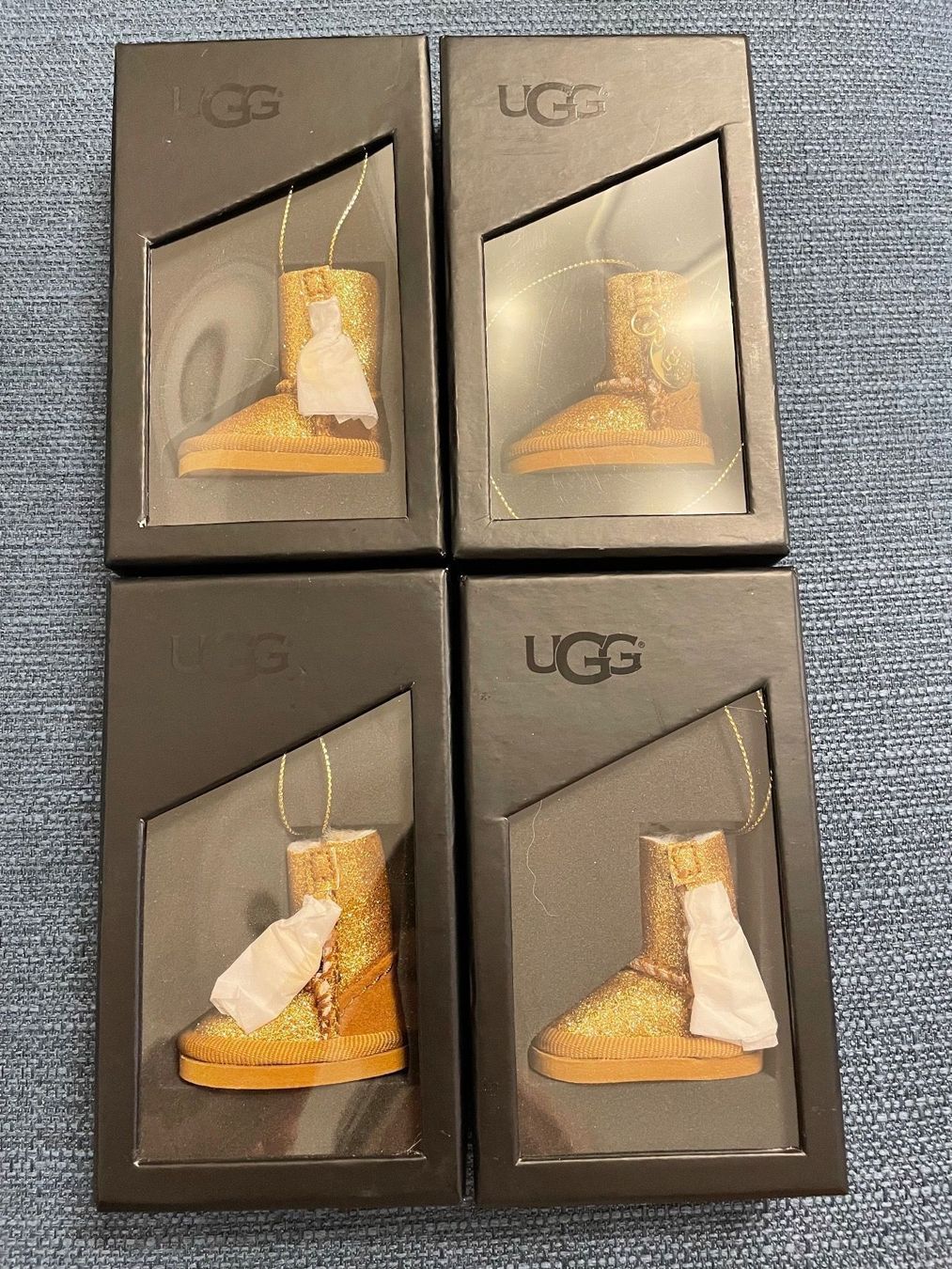 Alle Dekorationen: UGG DEKOHÄNGER in GOLD - NEU 3 Stück – Neu und originalverpackt aus Zürich von BestsellerFashion 1