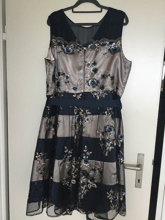 Kleider: Elegantes Spitzenkleid 42/44 – Neu (gemäss Beschreibung) aus Pratteln von Munggel7 2