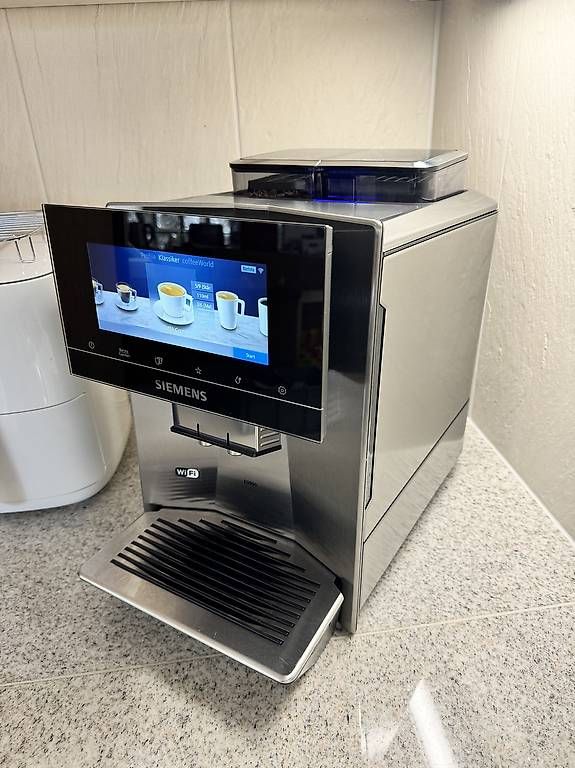 Siemens Macchine per caffè & Macchine per espresso: Siemens EQ900 TQ907D03 Kaffeevollautomat – Usato da Hünikon venduto da Neftipa 1