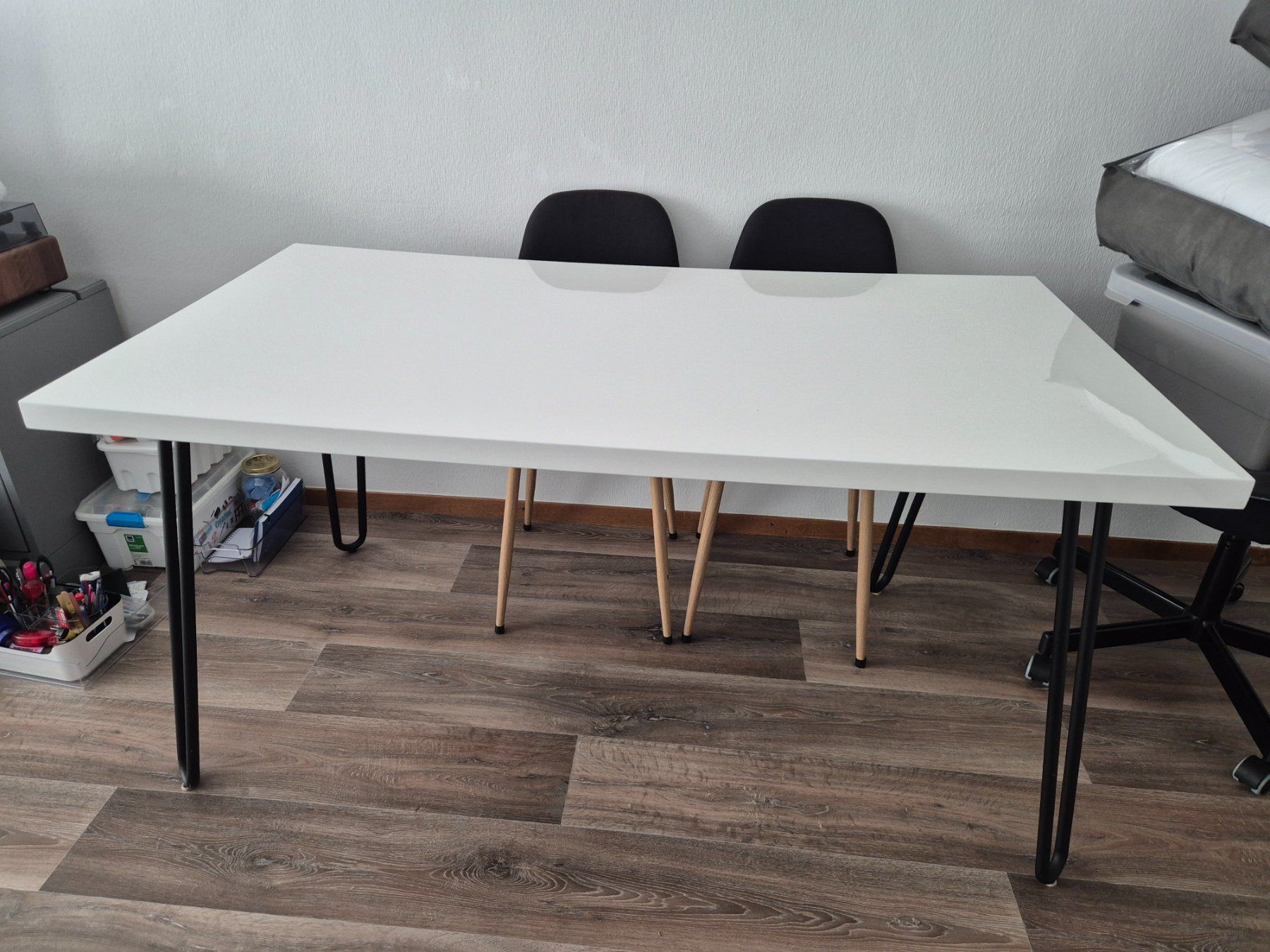 Tavoli: Table à manger blanche pieds épingle métalique – Usato da Epalinges venduto da Kkororo
