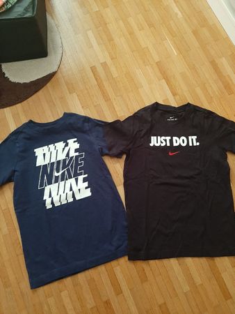 Lot 2 T-shirts Nike & 2 shorts en jean, parfaits pour l'été!