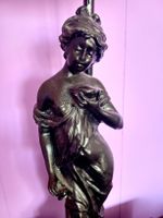 Antike Jugendstil Lampe mit Frauenfigur