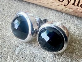Zeitlose Eleganz: Silber-Ohrstecker925 mit facettiertem Onyx
