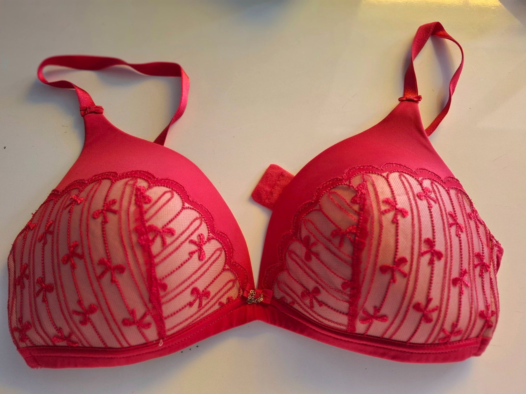 Beldona Sonstige Unterwäsche: BH / Red Lace Bra by Beldona, Size 80C – Neu (gemäss Beschreibung) aus Basel von Chahri