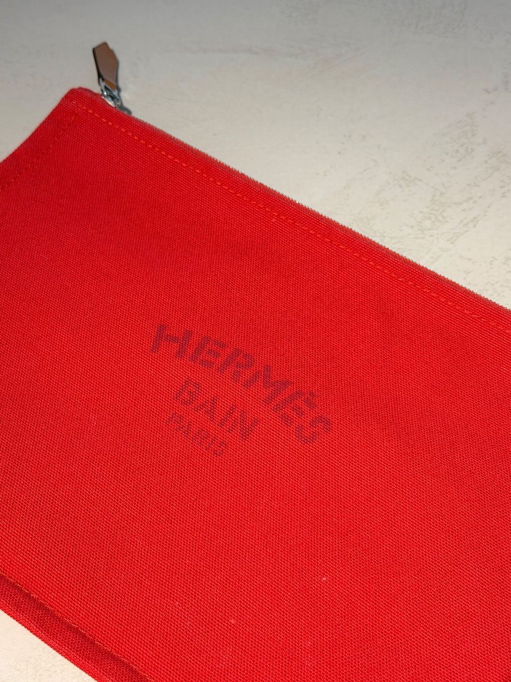 Hermès Kosmetikkoffer: Hermès Red Pouch Toiletry Bag Medium – Gebraucht aus Chambésy von rob_gl27 1