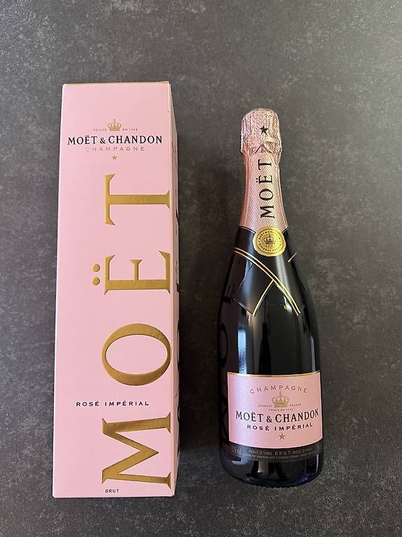 Moet Bevande alcoliche: Vendo bottiglia Moët & Chandon Rosé imperial – Nuovo e nell'imballaggio originale da Stabio venduto da van_5cry