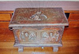 Antico cofanetto ,con pitture ,Arte Sacra .