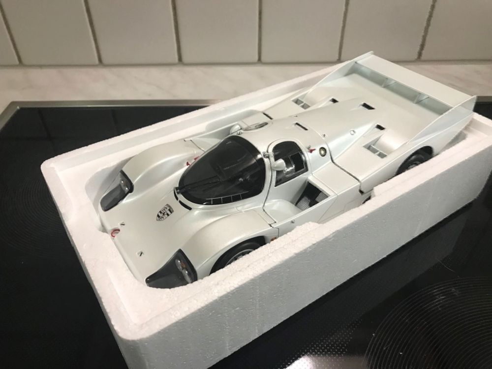 Porsche 956L Show Car IAA Frankfurt 1983 blanc 1:18 Minichamps