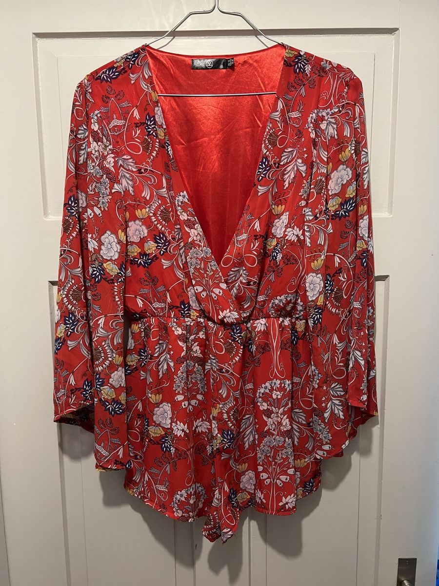 Tute: Roter Sommer Romper mit Blumenmuster – Usato da Zürich venduto da cac3