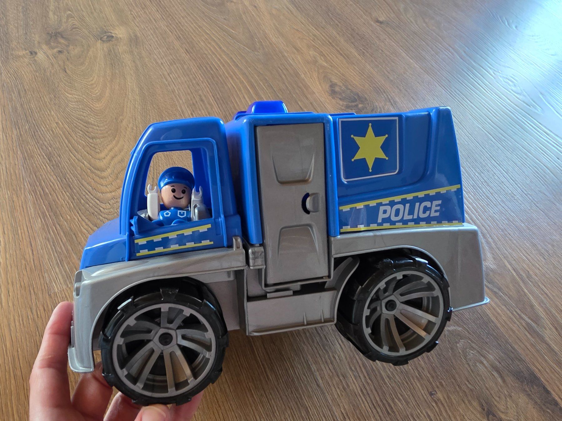 Jouets: Spielzeug Polizeiauto blau – D'occasion à Nebikon par Japostyle 1