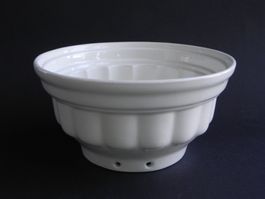 Schöne weisse Puddingform * ROESLER * (nicht Rössler)