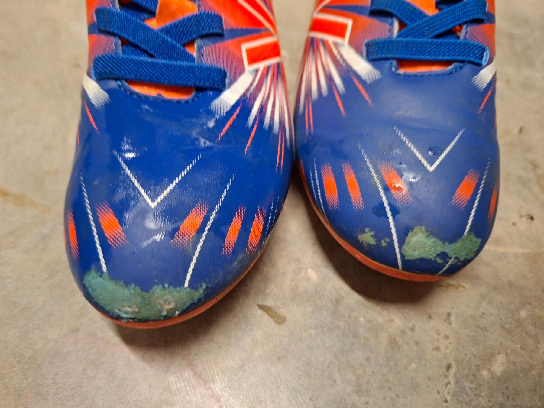 Victory Schuhe für Jungen: Fussballschuhe Gr. 35 – Gebraucht aus Dinhard von Sli1 2