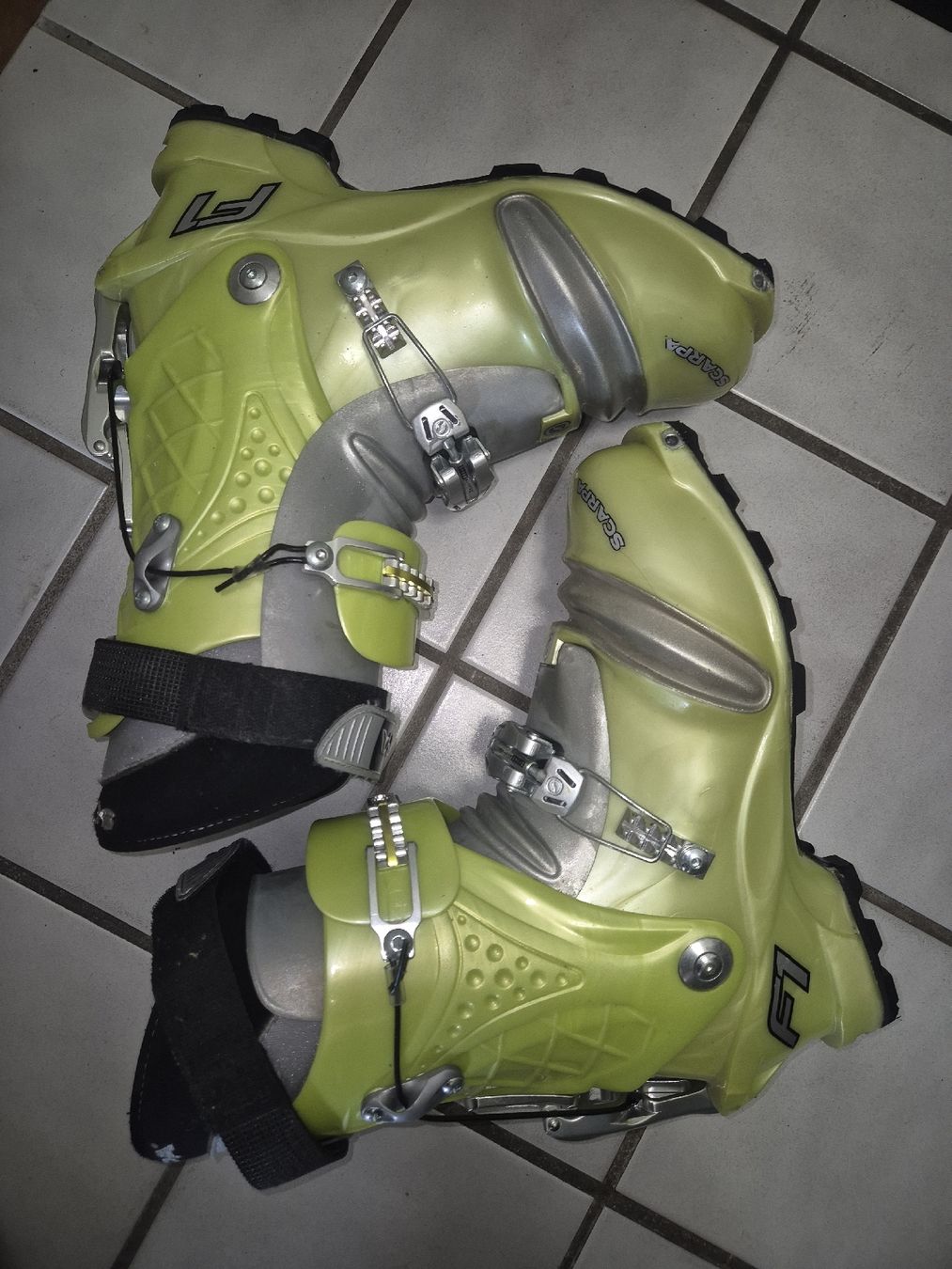 Scarpa Scarpe da uomo: Scarpa F1 28.0 – Nuovo (secondo la descrizione) da Porrentruy venduto da jer_6hmq