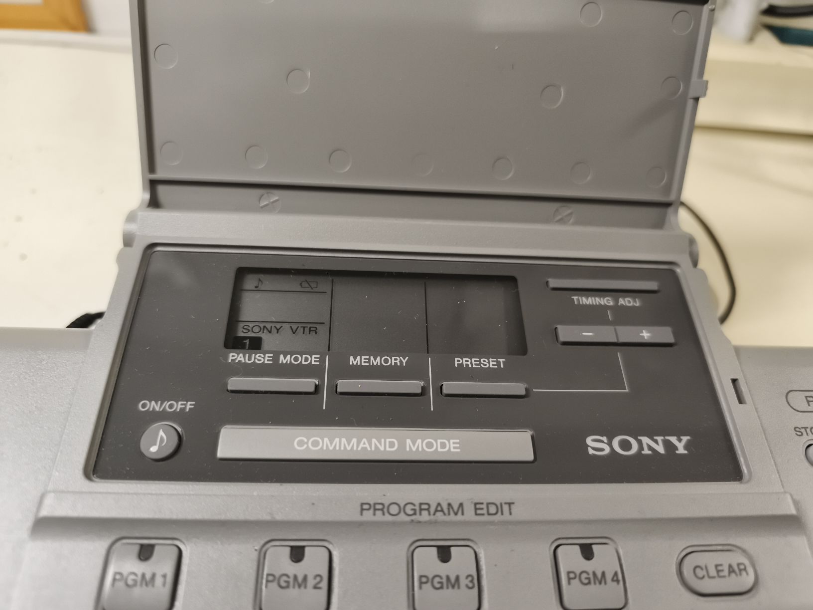 Sistema di controllo: Sony RM-E33F Video Editing Controller - Retro(nov821) – Usato da Künten venduto da Schnaepplihuus 2
