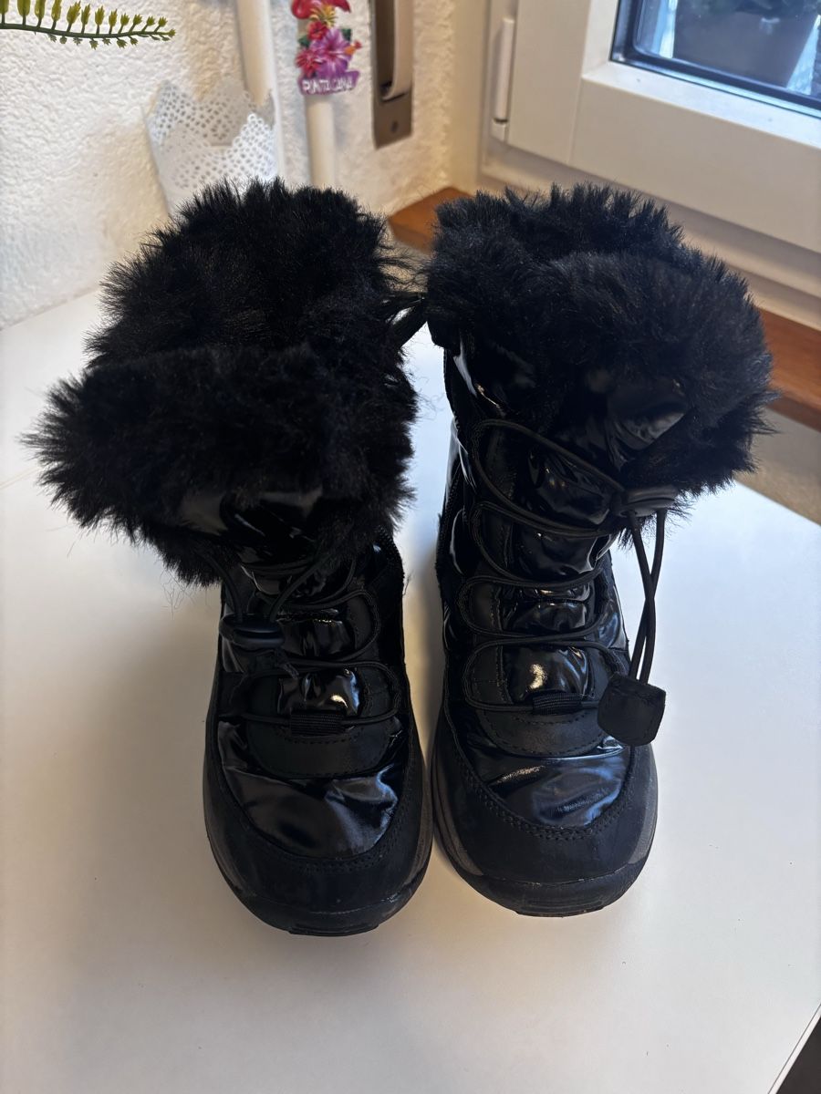 Schuhe für Mädchen: Schwarze Winterstiefel mit Fellrand, Grösse 32 – Gebraucht aus Steffisburg von TelmaG 1