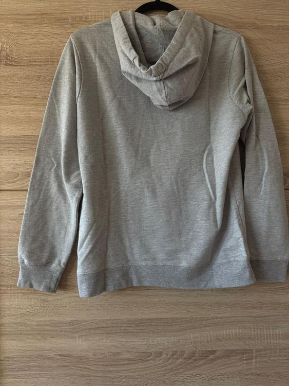 H&M Pulls & Sweat-shirts: Sweatshirt gris classique – D'occasion à Montreux par Izapeche811 1