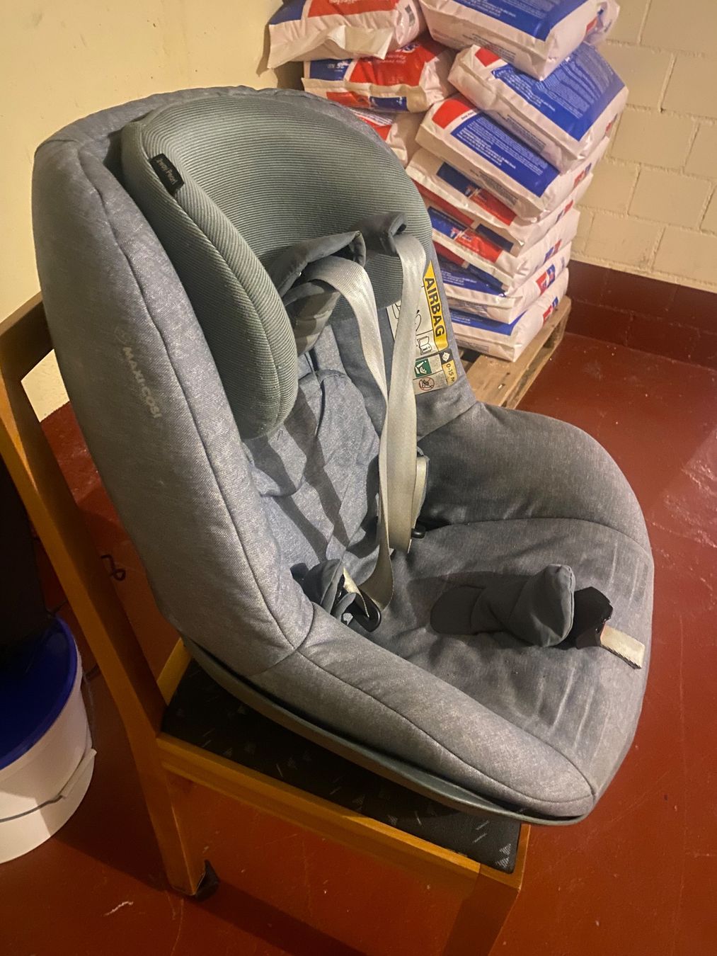 Maxi-Cosi Seggiolini per auto: Maxi Cosi Kindersitz, Grau, two way pearl – Usato da birrhard venduto da Nosara7 1