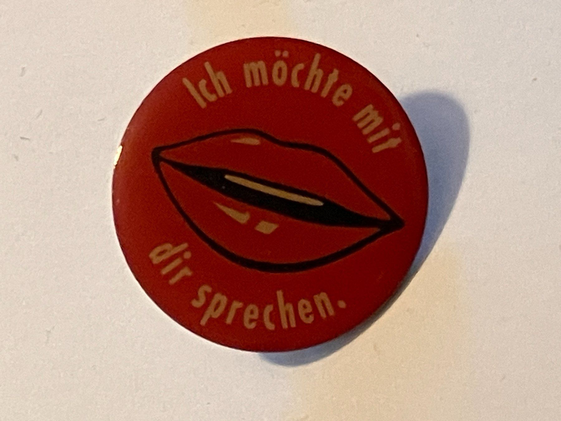 Plaketten & Abzeichen: 1 Pin Ich möchte mit dir sprechen – Gebraucht aus Basel von djwwpp