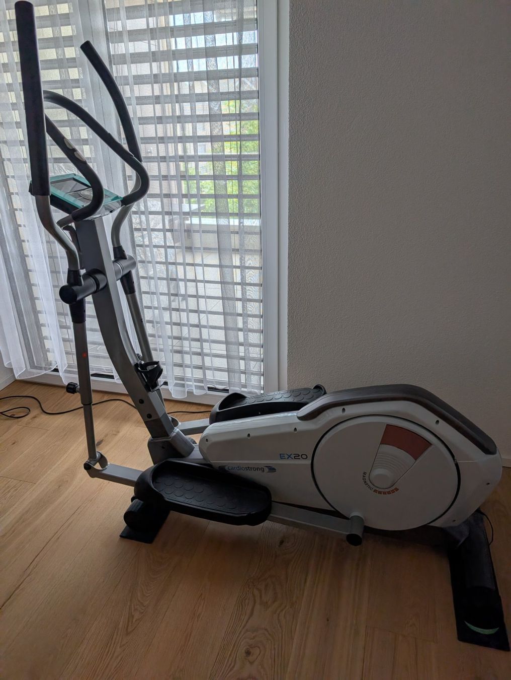 CardioStrong Vélos d'appartement: Crosstrainer CardioStrong EX20 – D'occasion à Oberbipp par cattus01 1