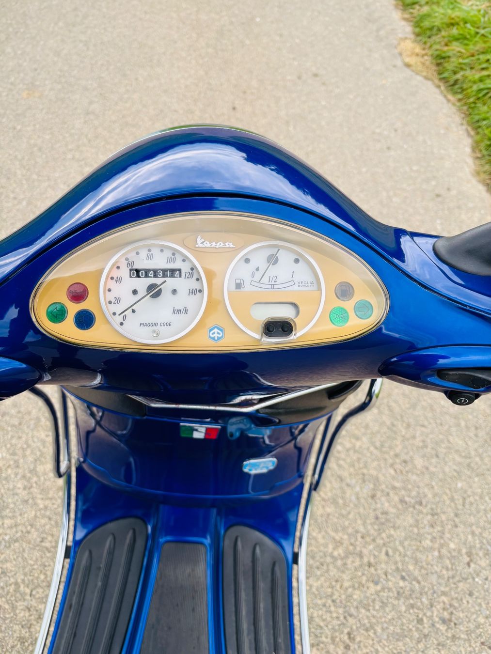 Vespa Scooter: Blaue Vespa Roller mit Topcase - Wenig km – Usato da Dübendorf venduto da mba_5yvw 6